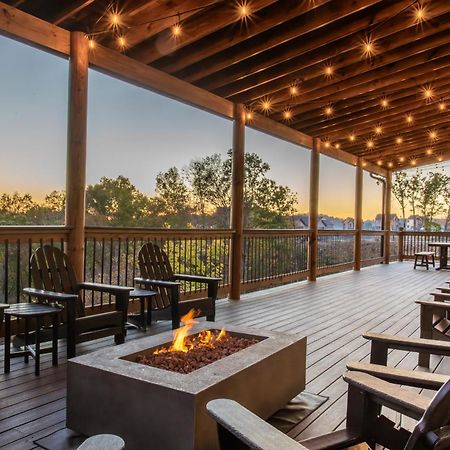 Luxury 12-Bedroom Cabin With Indoor Pool, Hot Tub & Movie Theater, Sleeps 36 Севьервилл Экстерьер фото