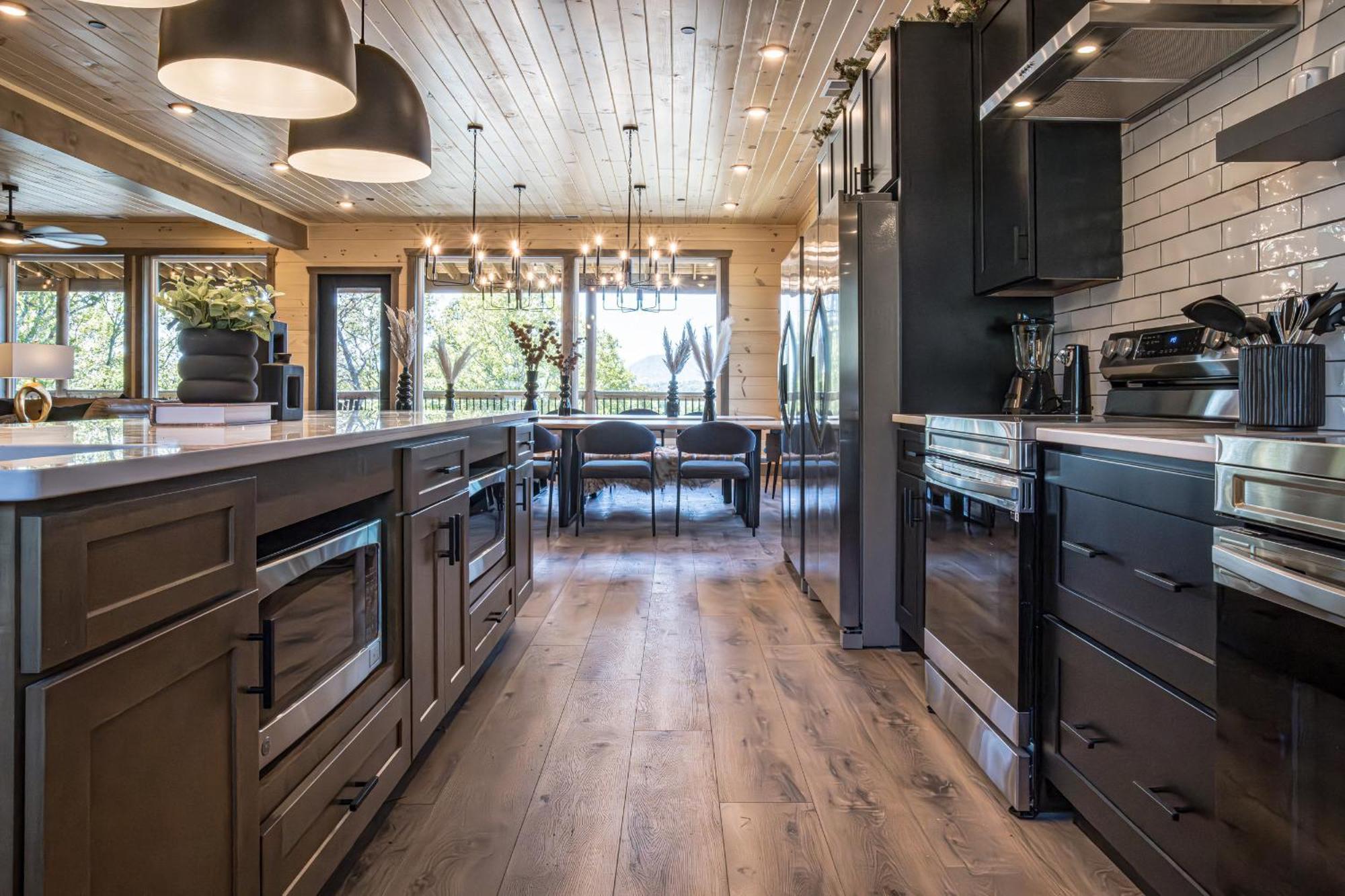 Luxury 12-Bedroom Cabin With Indoor Pool, Hot Tub & Movie Theater, Sleeps 36 Севьервилл Экстерьер фото