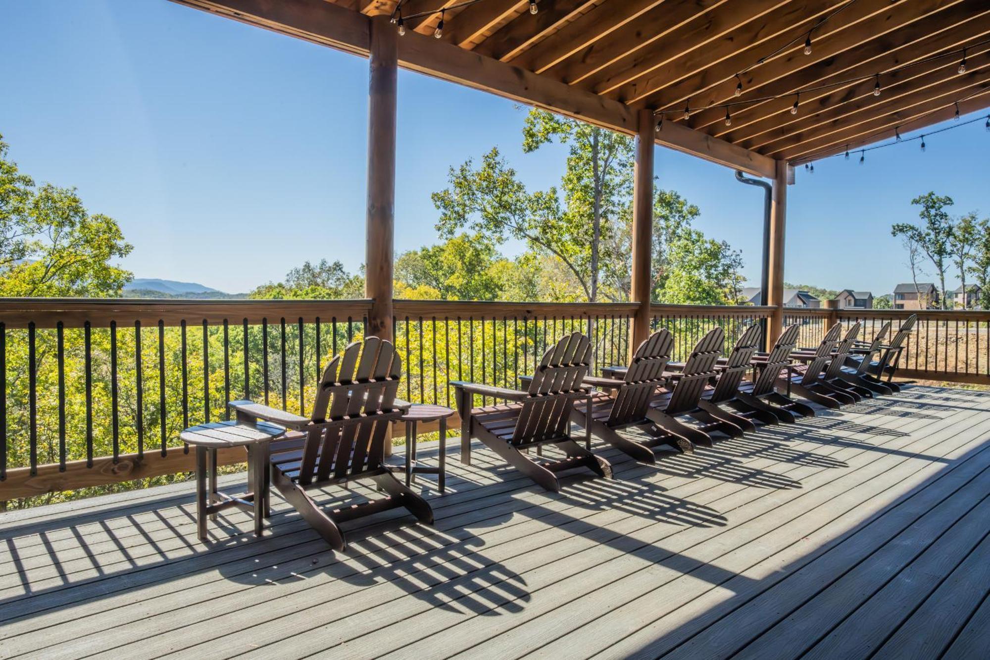 Luxury 12-Bedroom Cabin With Indoor Pool, Hot Tub & Movie Theater, Sleeps 36 Севьервилл Экстерьер фото