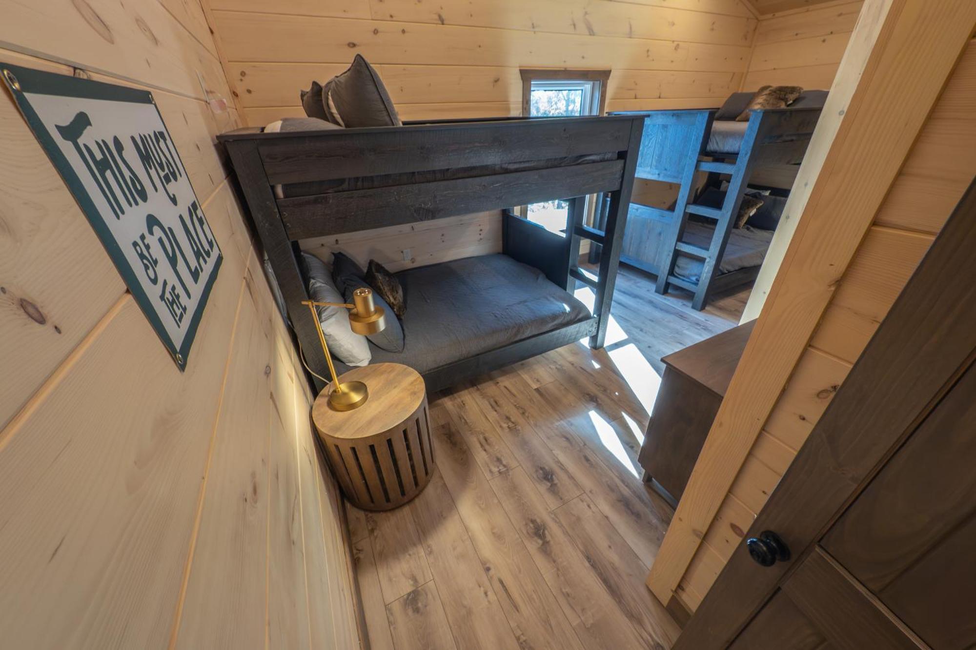 Luxury 12-Bedroom Cabin With Indoor Pool, Hot Tub & Movie Theater, Sleeps 36 Севьервилл Экстерьер фото