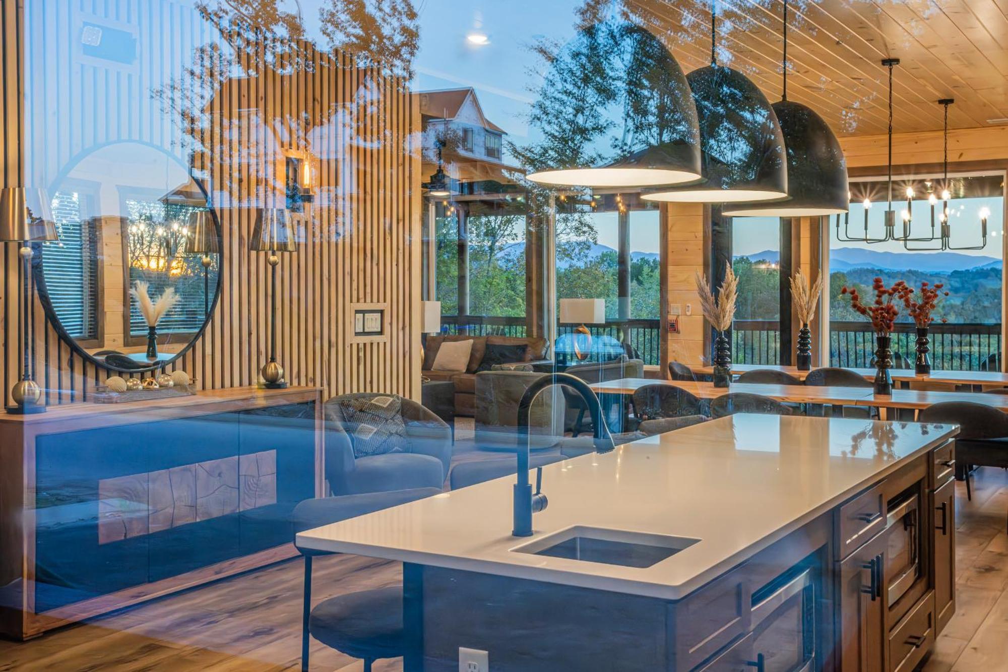 Luxury 12-Bedroom Cabin With Indoor Pool, Hot Tub & Movie Theater, Sleeps 36 Севьервилл Экстерьер фото