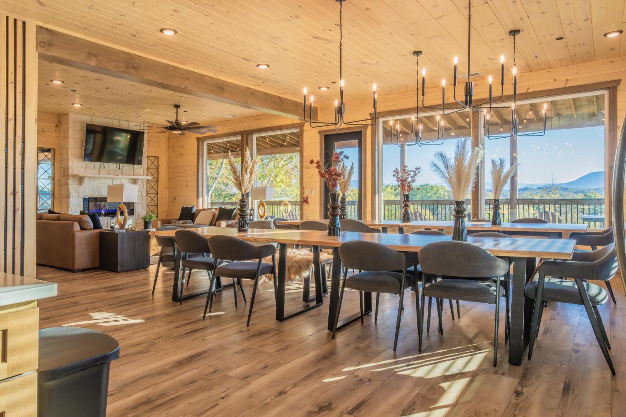 Luxury 12-Bedroom Cabin With Indoor Pool, Hot Tub & Movie Theater, Sleeps 36 Севьервилл Экстерьер фото