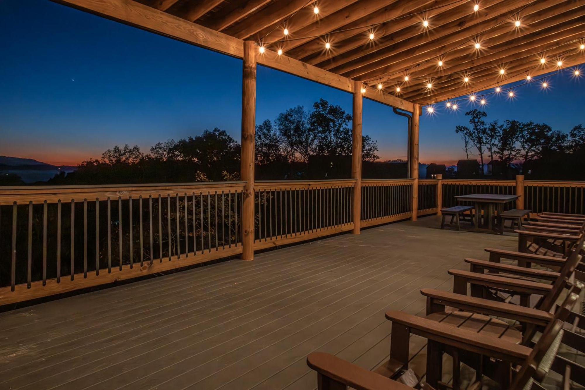 Luxury 12-Bedroom Cabin With Indoor Pool, Hot Tub & Movie Theater, Sleeps 36 Севьервилл Экстерьер фото